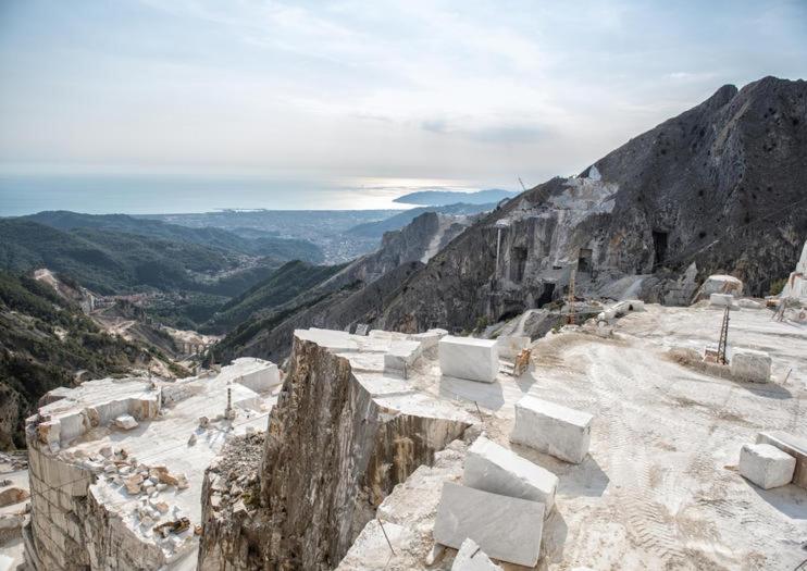 Holiday Pianamaggio Carrara Exterior foto